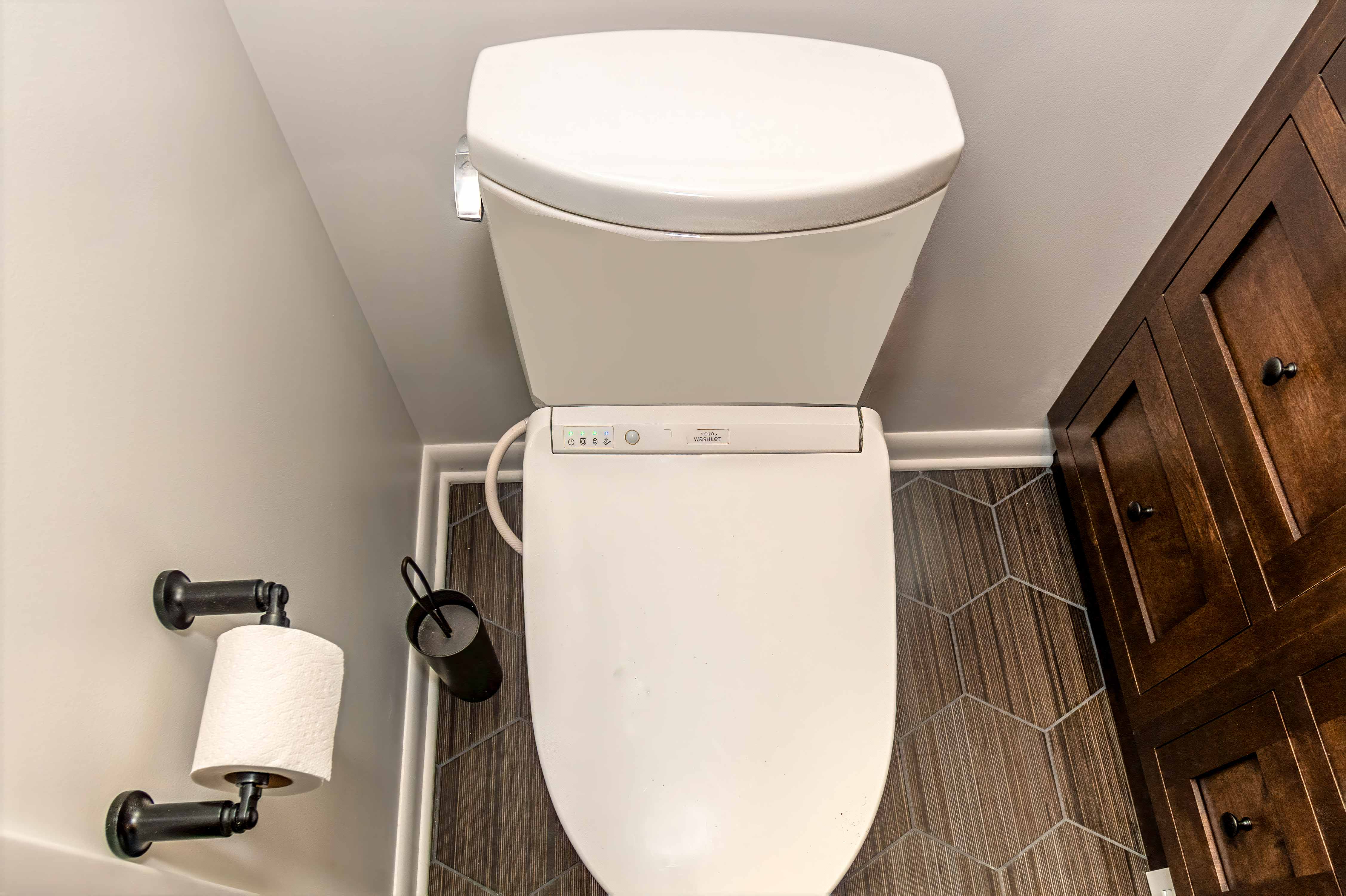 Bathroom East Greenbush, NY modern primary bathrooom-real estate services east greenbush, ny